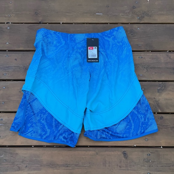 Venum fight shorts size small - Picture 2 of 3